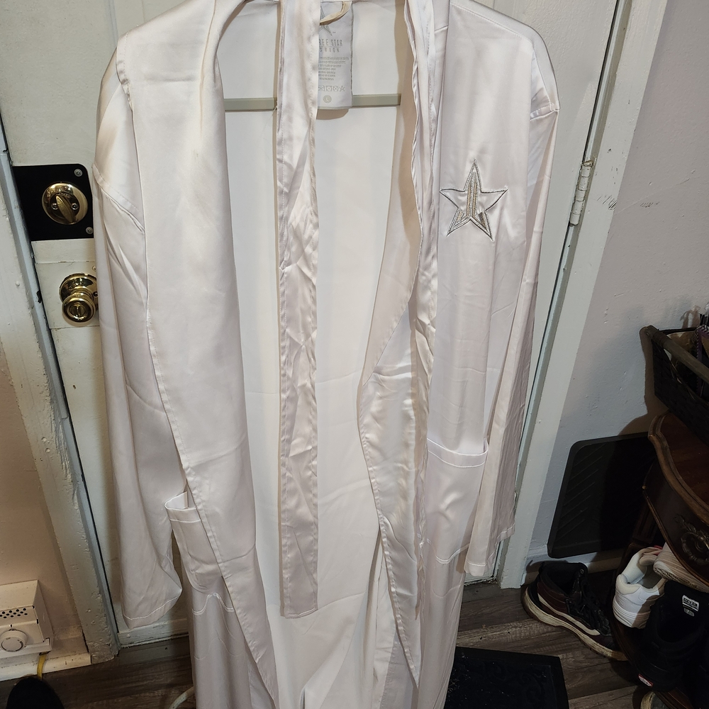 Jeffree Star Cream Satin Robe Limited Release From Wedding Palette Launch